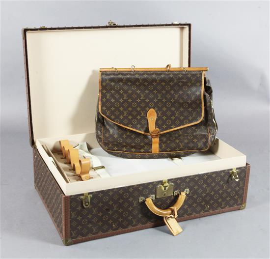 A large Louis Vuitton suitcase, 21in.